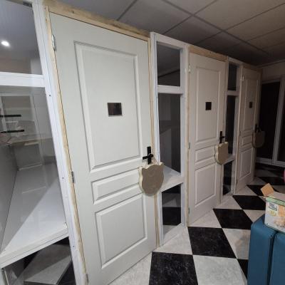LES CHAMBRES EN INTERIEUR AVEC ESPACE DE JEU